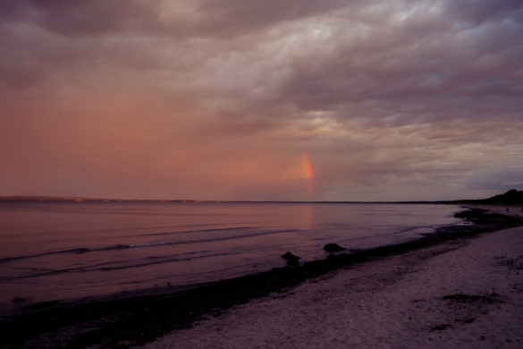 Sonnenuntergang auf Rügen mit Regenbogen